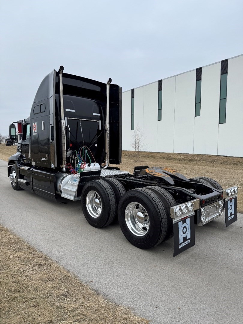 2017 MACK CXU613 - USED TRUCKS SLEEPER - image 4